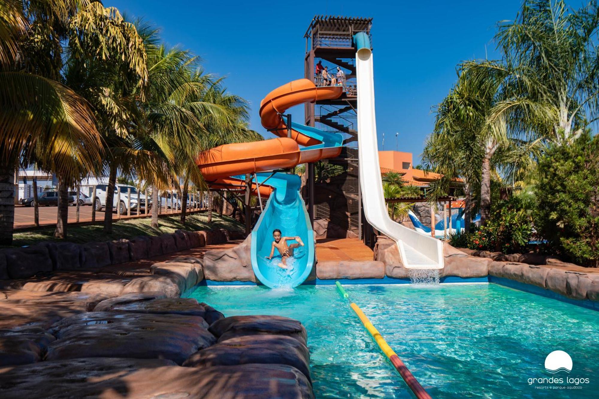 Grandes Lagos Resorts E Parque Aquatico Santa Clara d'Oeste المظهر الخارجي الصورة